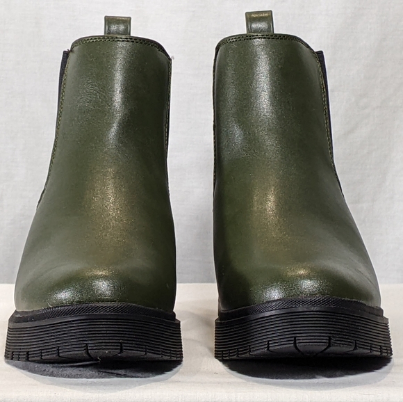 NEW Amazon Essentials Womens Combat Chelsea Boot Sz 9 Olive green slip-on - Picture 3 of 4
